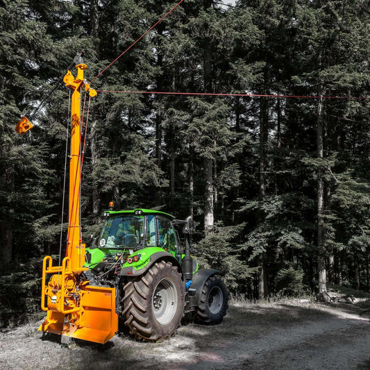 Tobias Halle, gelernter Seiler und Inhaber von Forstseile24.de, hat sich in den letzten Jahren auf den Einsatz von textilen Seilen aus Novoleen spezialisiert. Mit diesem Hochmodularem Polyethylen aus dem Hause Seilflechter Tauwerk GmbH konnte er seinen Ku