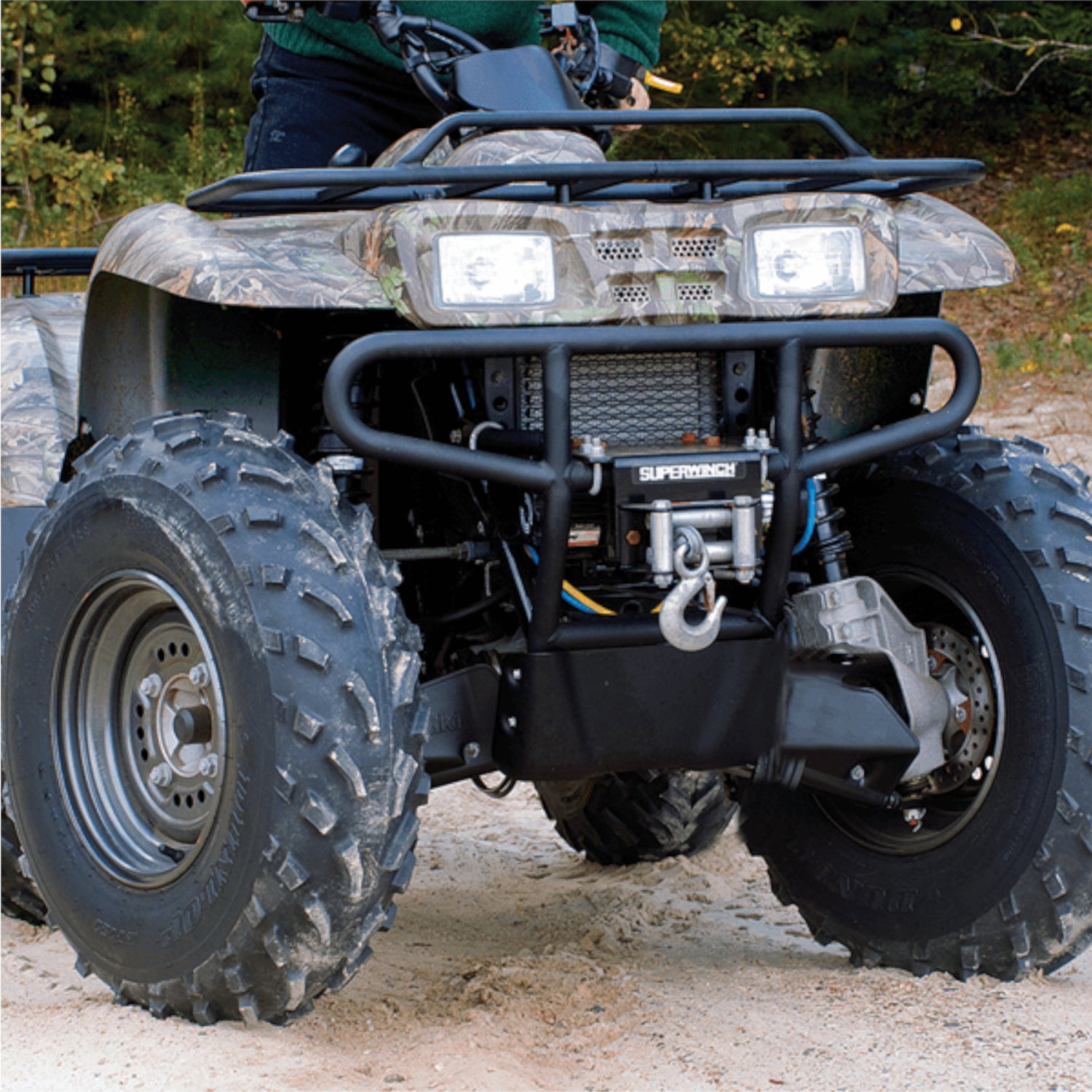 Die Superwinch Terra 3500 bietet erstklassige Lösungen als Ladehilfe für leichtere, rollende Lasten. Die elektrische Seilwinde ist nicht nur sehr kompakt in Größe und Gewicht, sondern auch äußerst leistungsstark.