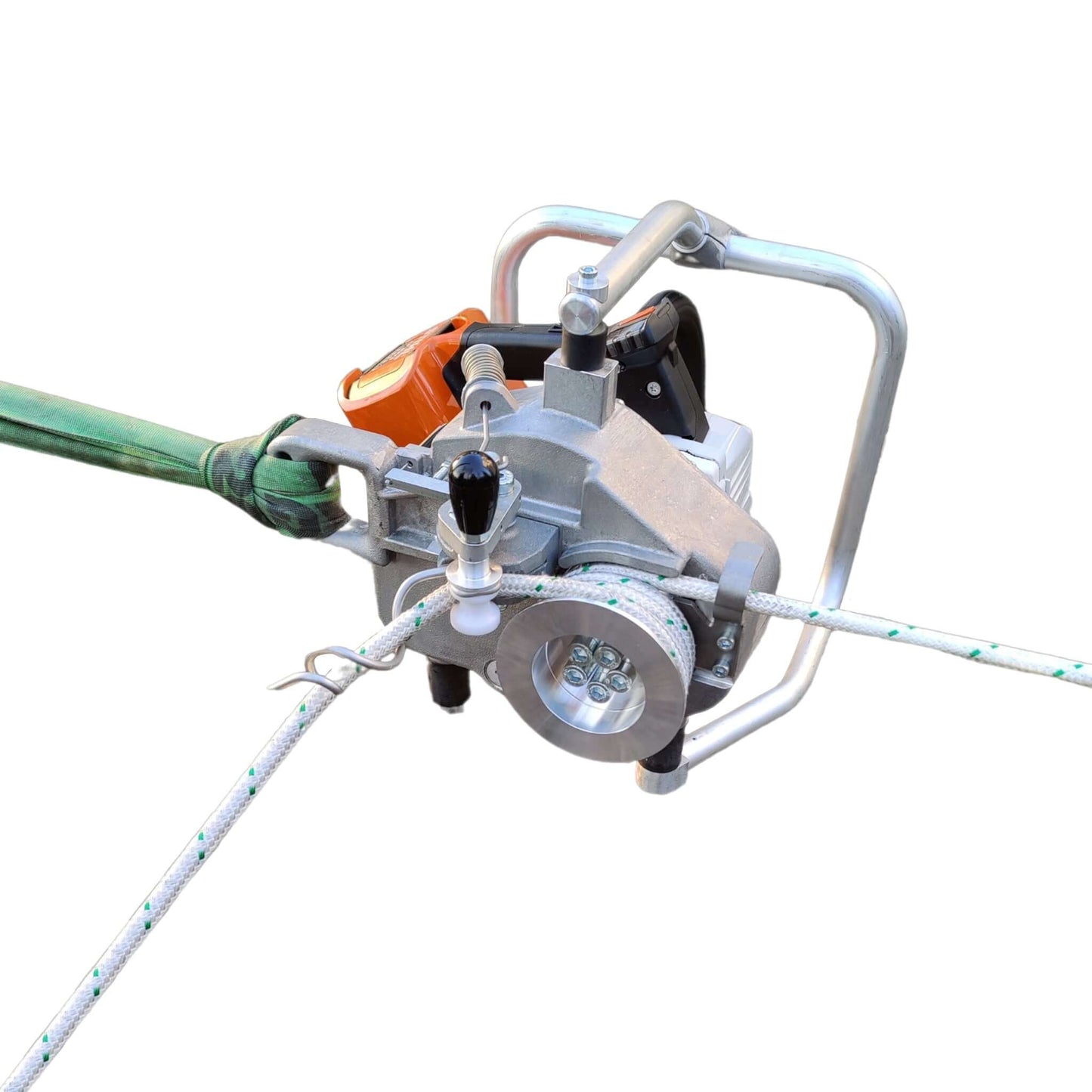 Die Eder Powerwinch 1200B Akku Spillwinde ist Ihre Lösung für müheloses Heben und Ziehen. Mit einem Gewicht von nur 13 kg und einer maximalen Zuglast von 1.200 kg ist diese Spillwinde ein wahrer Allrounder. Angetrieben wird die Akku Spillwinde vom kraftvollen Stihl-Elektromotor mit 1,6 kW (1600 Watt)