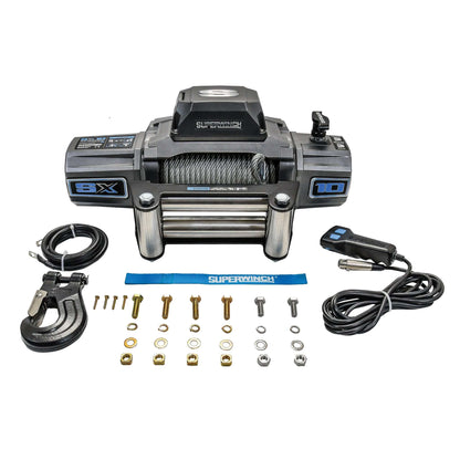 Die Superwinch SX10 12V ist die ideale Seilwinde, besonders geeignet für Fahrzeugbergungen bis 4,5 Tonnen. Im Lieferumfang enthalten sind eine Kabelfernbedienung, Einbauschalter, Steckdose, Relais, Rollenfenster, Batteriekabel und ein Stahlseil mit Sicher