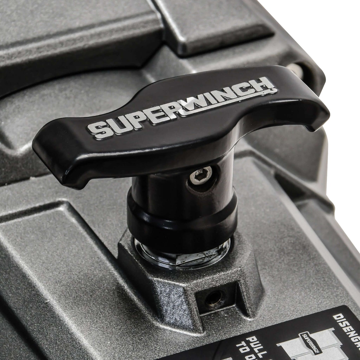 Die Superwinch SX12 12V ist die ideale Seilwinde, besonders geeignet für Fahrzeugbergungen bis 5,4 Tonnen. Im Lieferumfang enthalten sind eine Kabelfernbedienung, Einbauschalter, Steckdose, Relais, Rollenfenster, Batteriekabel und ein Stahlseil mit Sicher